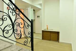 Хостелы Baku Home Hostel Баку Четырехместный номер с общей ванной комнатой-4